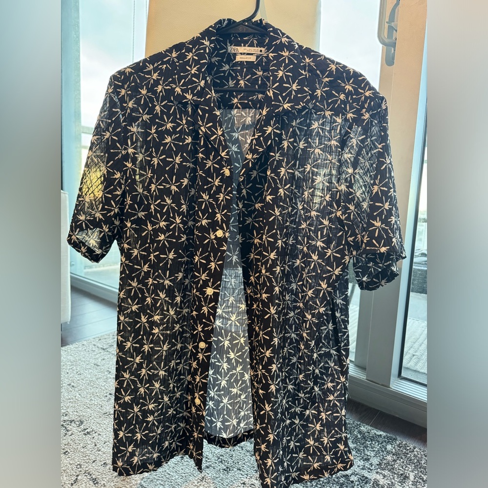 Men’s black and white shirt
